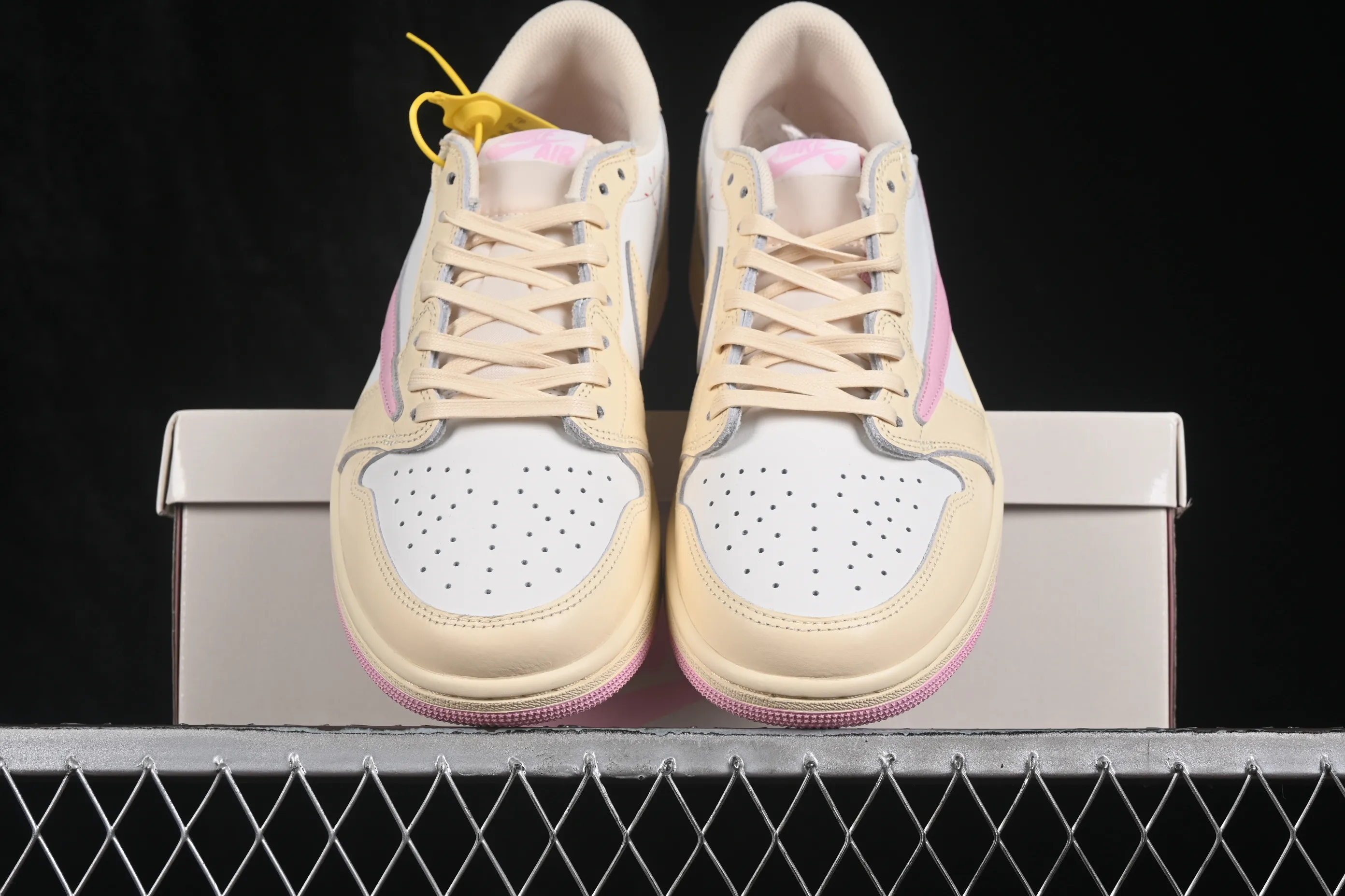 All categories Air Jordan Jordan series basketball shoes Air Jordan 1 Low GX foreign trade version Travis Scott x Air Jordan 1 Low OG AJ1 Joe 1 undercut low top full head layer IQ7604-100